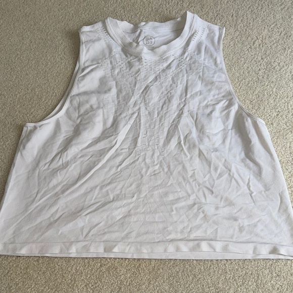 White Sleeveless athletic Top - Picture 1 of 3
